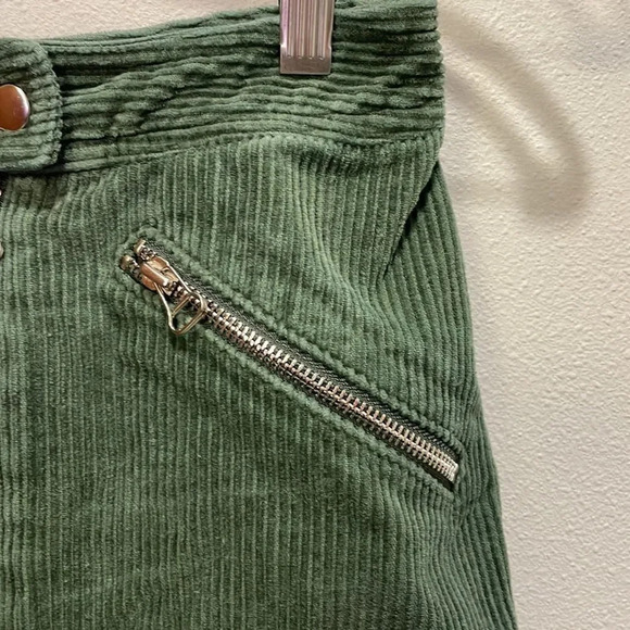 Lulus woman’s corduroy mini green skirt - Picture 4 of 12